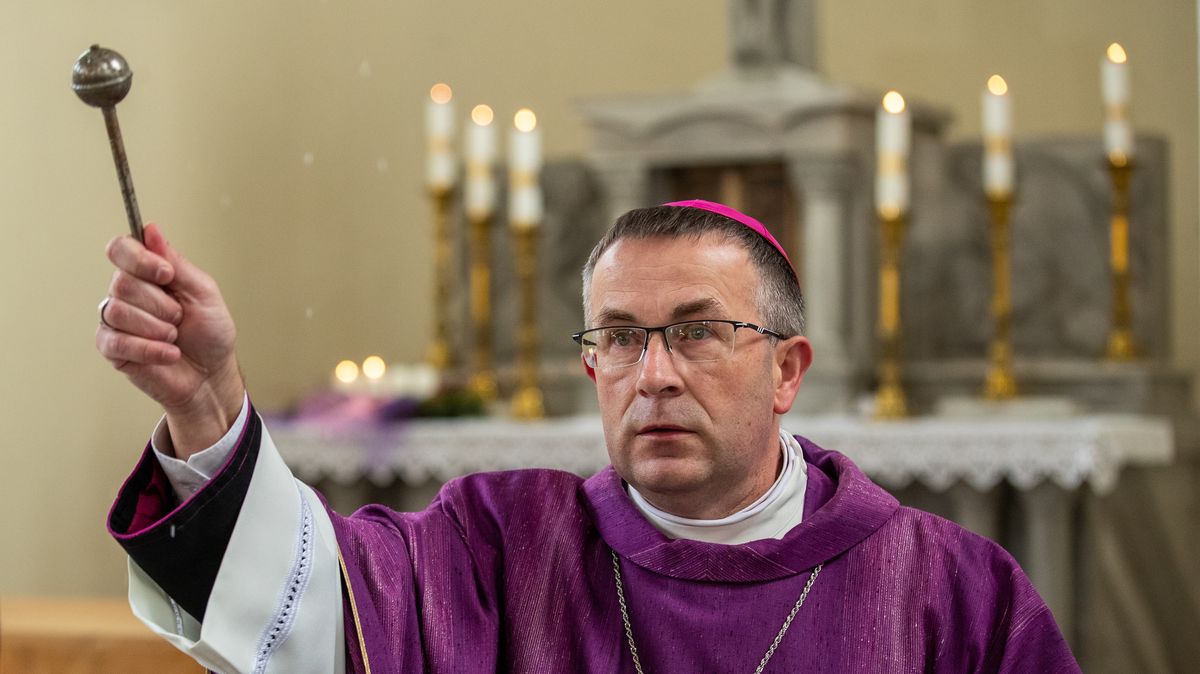Biskupem ostravsko-opavské diecéze je apoštolský administrátor Martin David